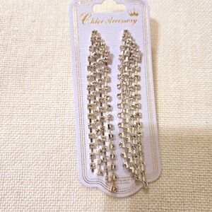 Silver Dangle Tassel earrings. NEW.